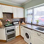Beckside - Peaceful Garden House, Dog Friendly *