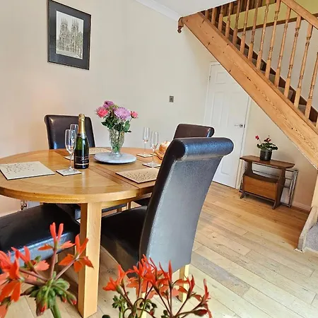 Beckside - Dog friendly one bed home * York