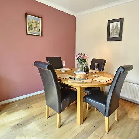 Beckside - Peaceful Garden House, Dog Friendly York