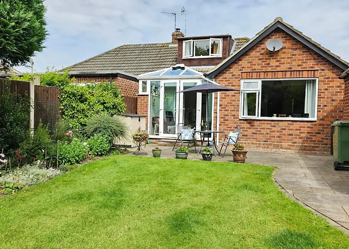 Beckside - Peaceful Garden House, Dog Friendly